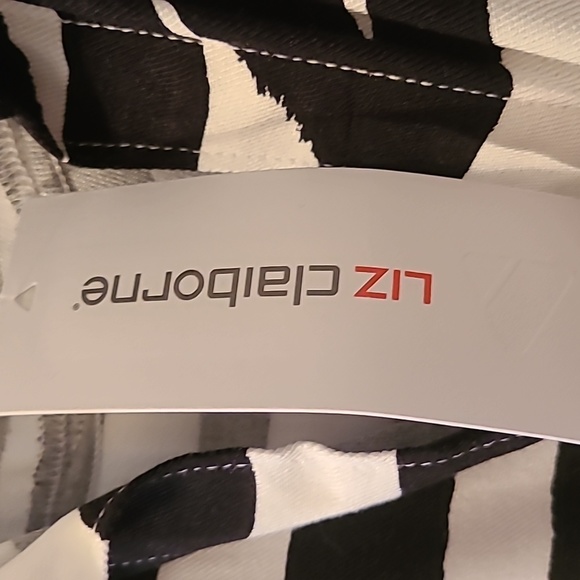 LIZ CLAIBORNE WOMEN'S SLEEVELESS BLACK AND WHITE "ZEBRA" BUTTON TOP SIZE LARGE - Picture 7 of 15